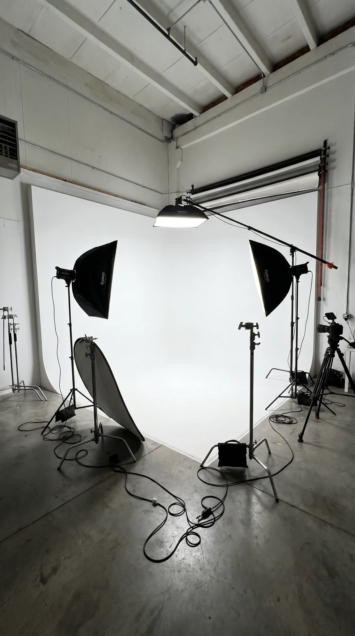 KI-generierte Videokulisse — urbane Location